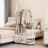 Garvee Mobiler Kleiderständer 80 × 32 × 175 cm, Garderobenständer aus Metall mit Kleiderstange, Seitenhaken, Aufbewahrungskorb, 54 kg Tragkraft & feststellbaren 360°-Rollen, Weiß