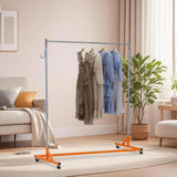 Garvee Z-Kleiderständer 150 × 50 × 160 cm aus Carbonstahl mit höhenverstellbarer Edelstahlstange, 2 PVC-Staubschutzhüllen und 4 feststellbaren Rollen - Orange