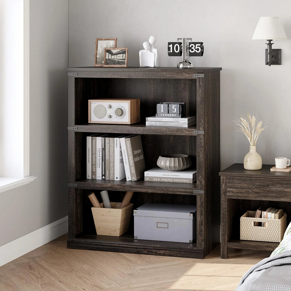 GARVEE Standregal, 4 Ebenen, 80 × 32 × 102 cm, MDF, Industrial-Design, Dunkle Eiche – für Wohnzimmer & Schlafzimmer