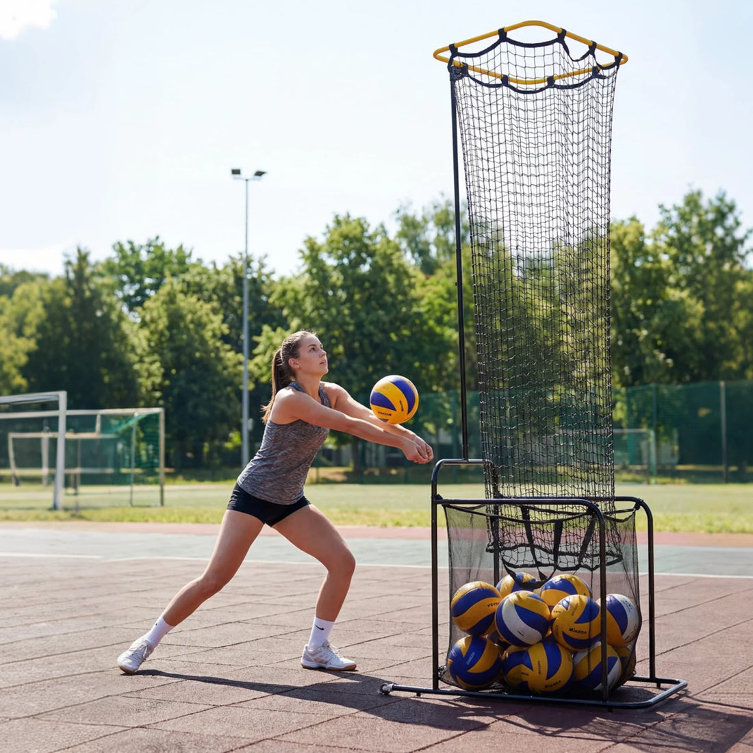 Garvee Volleyball-Zuspieltrainer mit Ballkorb, 5 Höhenstufen 204–274 cm, 5 Winkel 50°–140°, Rollen mit Bremse, für Halle & Outdoor
